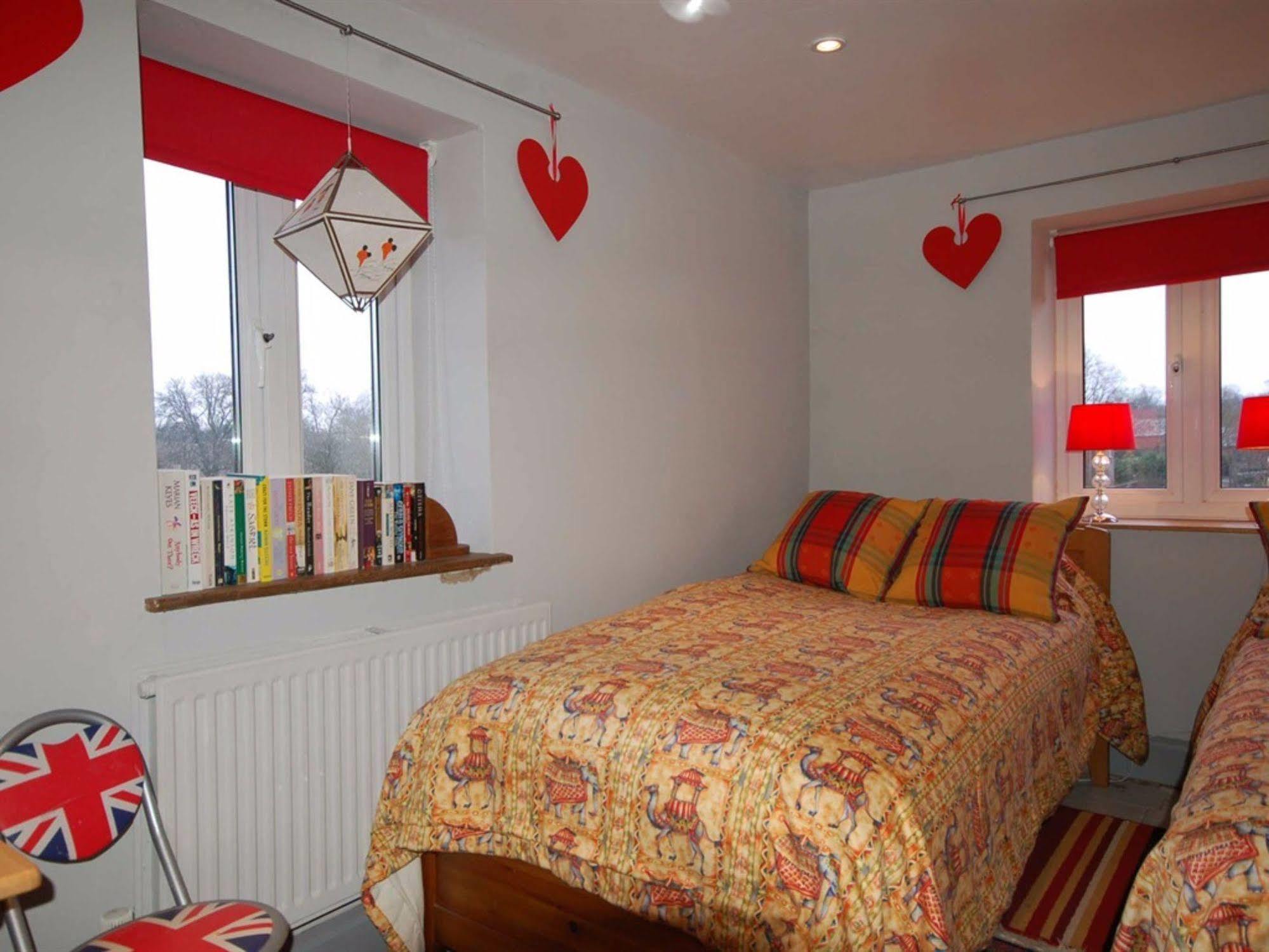 Bed and Breakfast The Old Forge East Kennett Екстер'єр фото